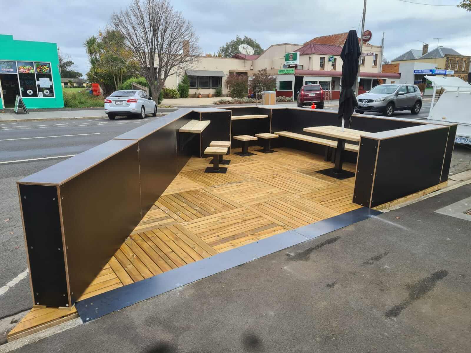 Ballan Parklet - Fixed Furniture, Black Formply
